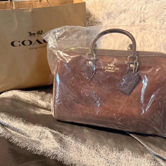 Coach LARGE SUEDE ROWAN BRAND NEW - Picture 3 of 5